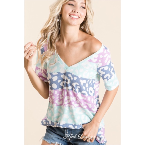 💜LAST 1! V Neck Soft Animal Print Color Block Top - Picture 7 of 10